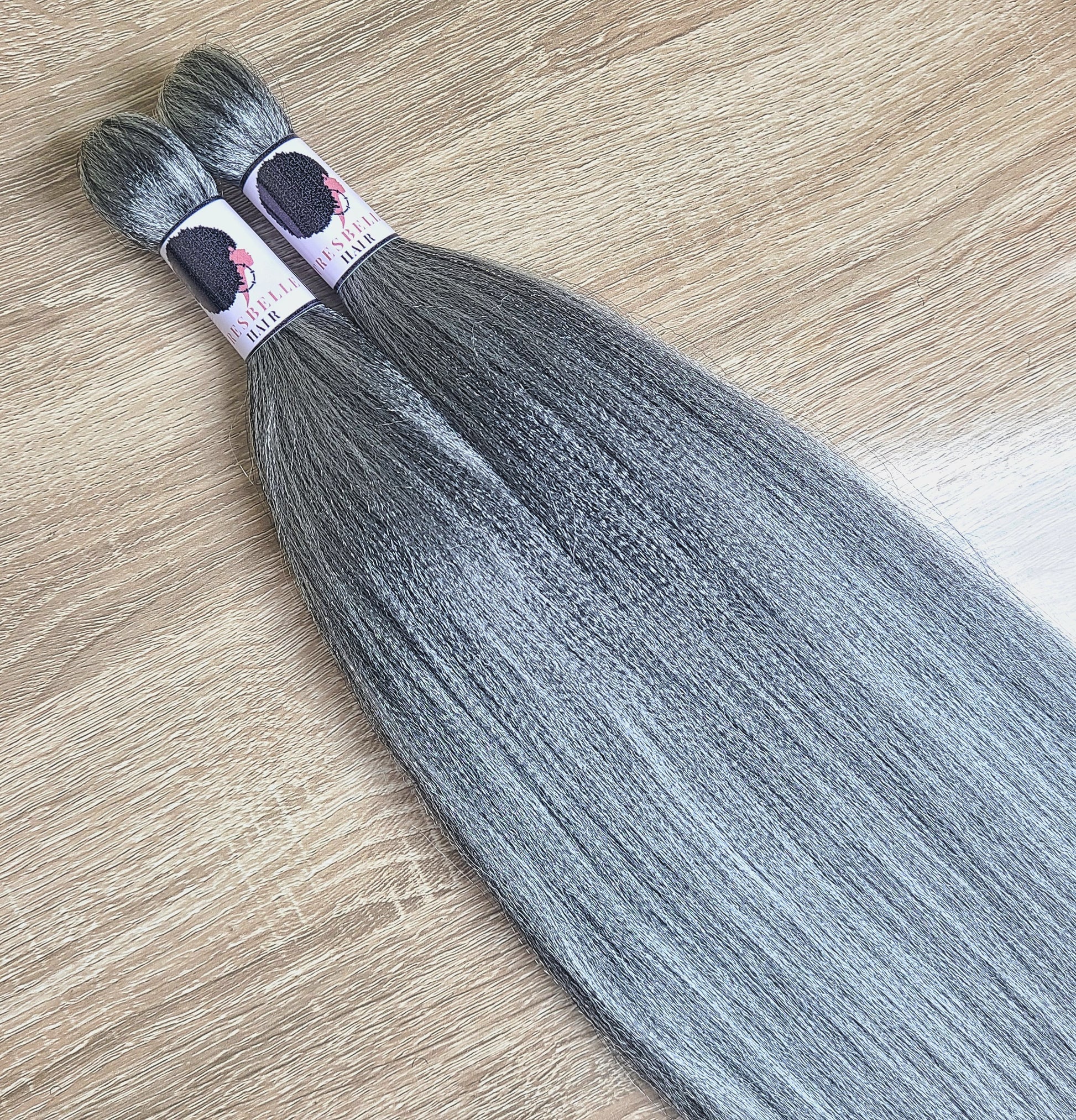 Itch free salt and pepper  Prestretched  Braiding Hair 

Non toxic Prestretched braiding hair in salt and pepper 