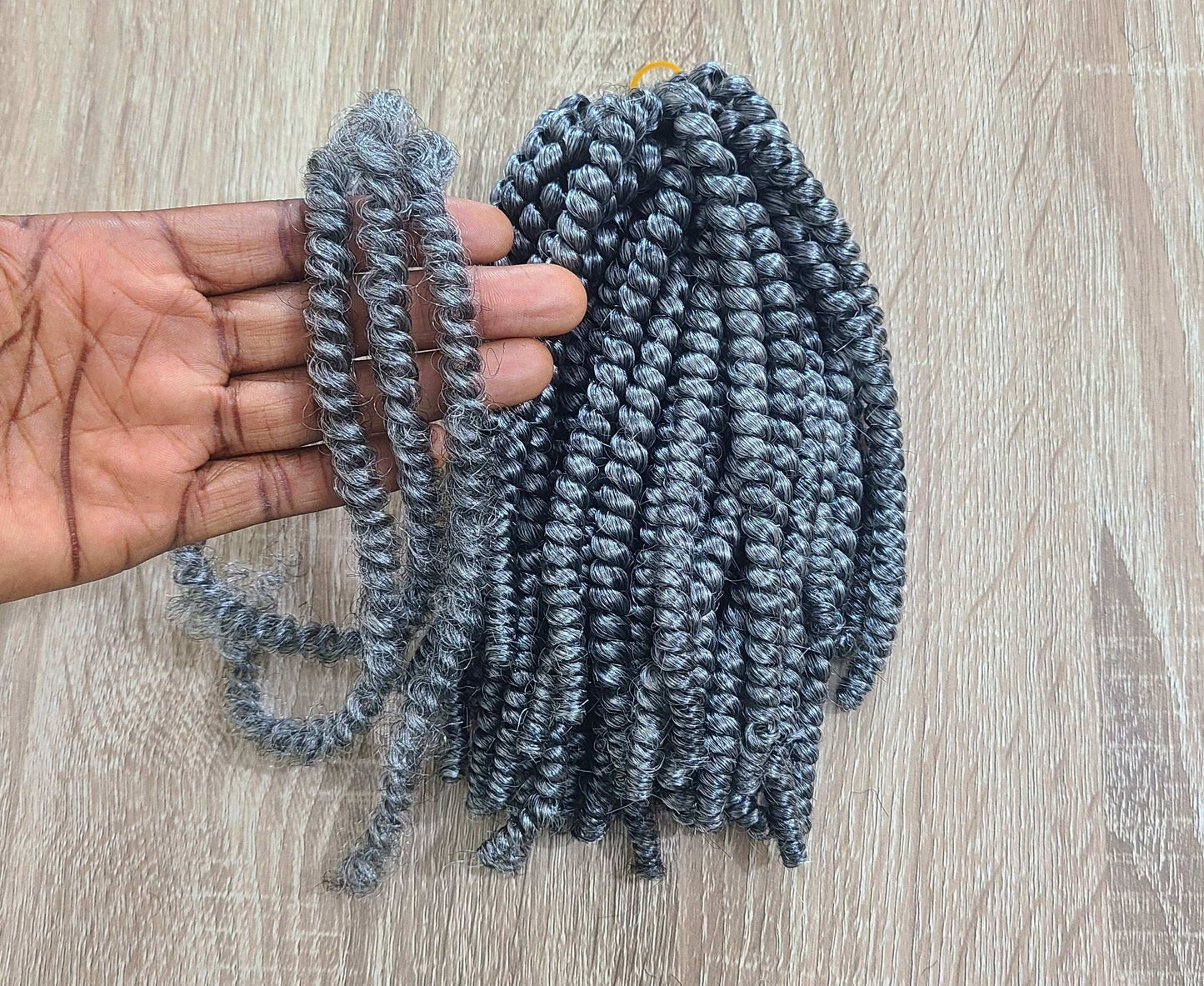 Itch free spring twist in salt and pepper 